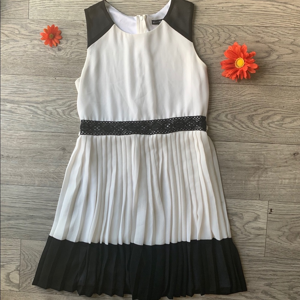 Cute black and white Sunday dress